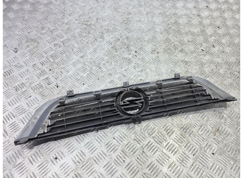 Решетка радиатора к Opel Vectra, 1998г.