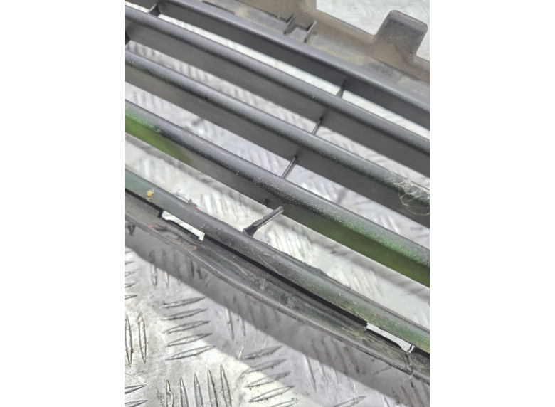 Заглушка (решетка) в бампер передний к Opel Vivaro, 2014г.