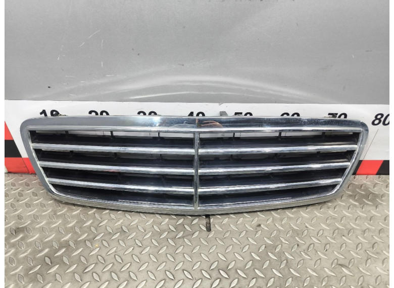 Решетка радиатора к Mercedes C W203, 2006г.
