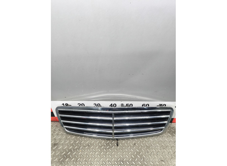 Решетка радиатора к Mercedes C W203, 2006г.