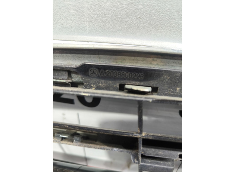 Решетка радиатора к Mercedes C W203, 2006г.