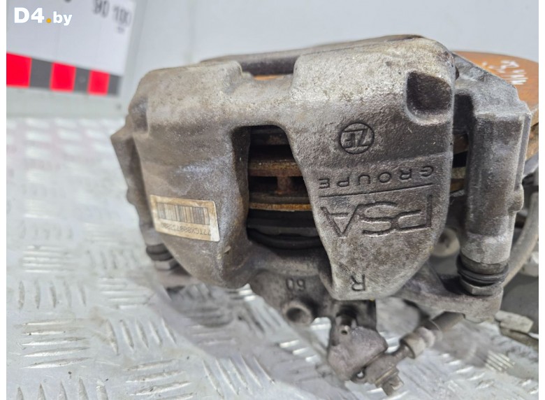 Суппорт передний правый к Peugeot 3008 undefined г.