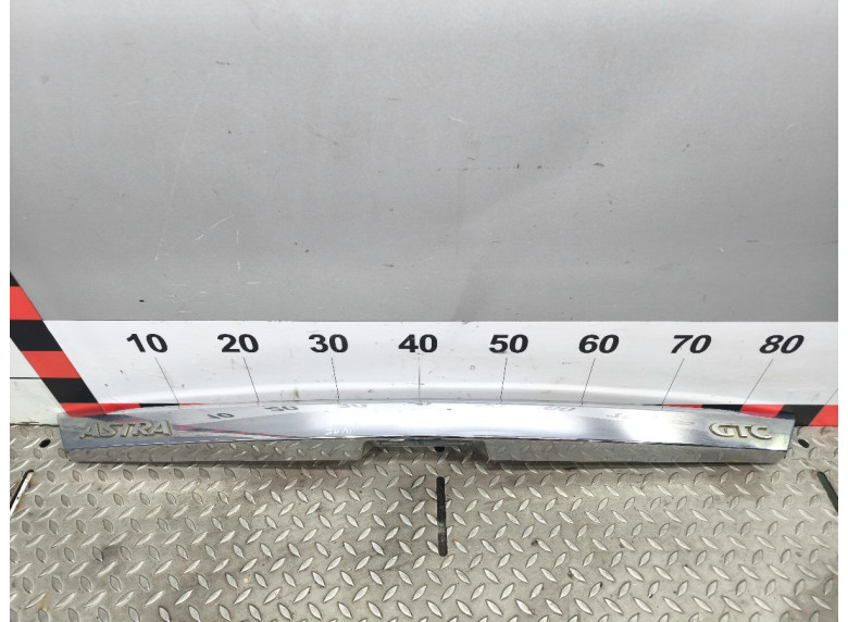 Молдинг крышки багажника к Opel Astra, 2005г.