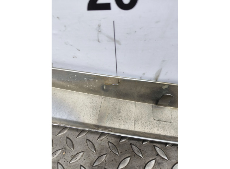 Молдинг крышки багажника к Opel Astra, 2005г.