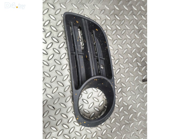 Заглушка (решетка) в бампер передний к Skoda Fabia undefined г.