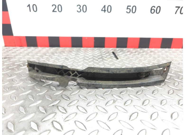 Кронштейн крепления бампера переднего к Volkswagen Passat, 2006г.