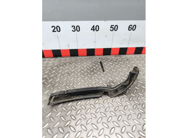 Кронштейн крепления бампера переднего к Volkswagen Passat, 2006г.