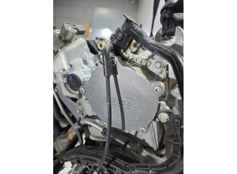 Насос вакуумный к Mercedes C W204, 2012г.