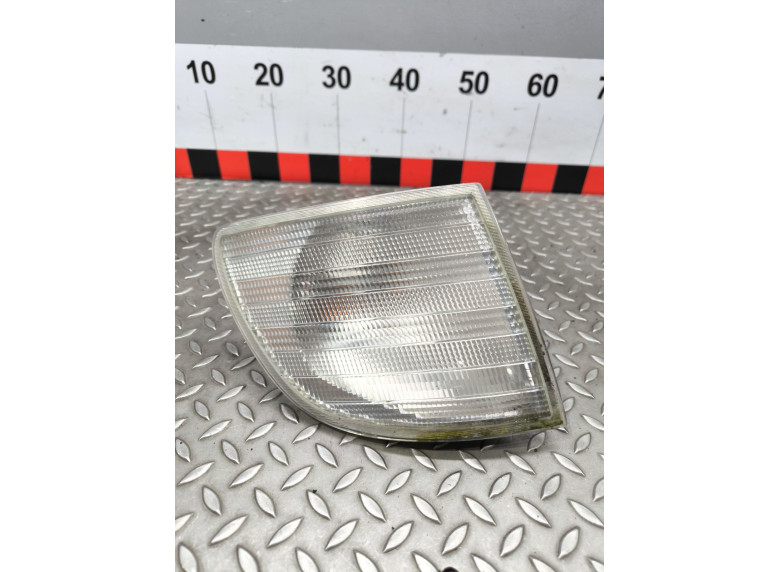 Поворотник правый к Mercedes Vito W638, 2001г.