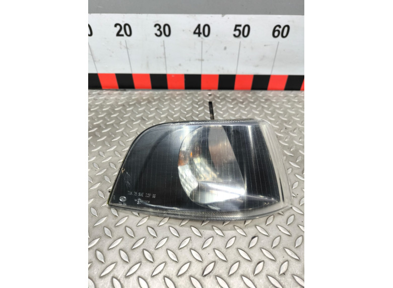 Поворотник правый к Volvo V40