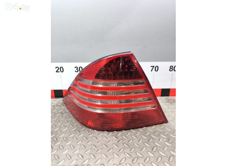 Фонарь задний левый к Mercedes SW220 undefined г.