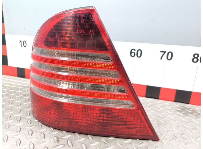 Фонарь задний левый к Mercedes S W220, 2004г.