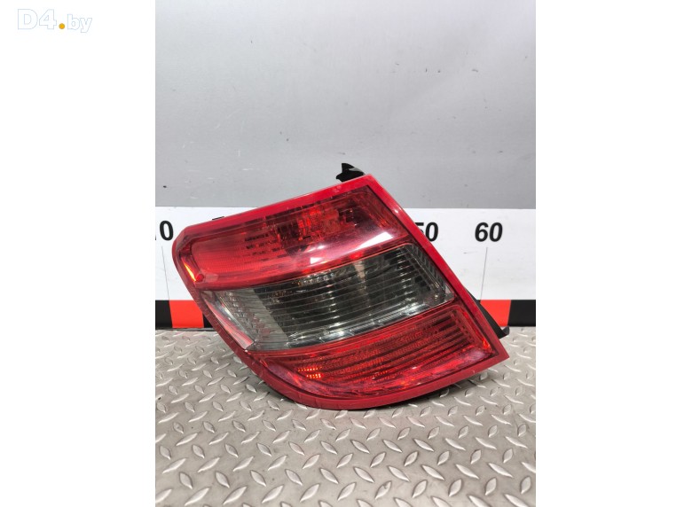 Фонарь задний левый к Mercedes CW204 undefined г.