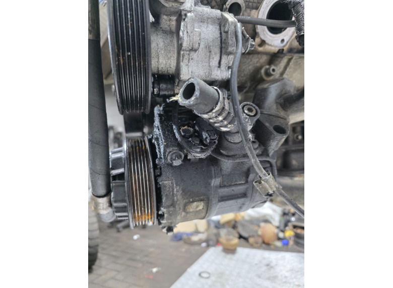 Компрессор кондиционера к Mercedes C W203, 2004г.