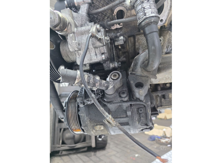 Компрессор кондиционера к Mercedes C W203, 2004г.