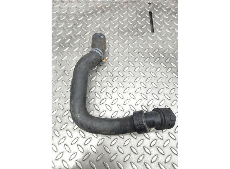 Патрубок радиатора к Volkswagen Passat, 2003г.