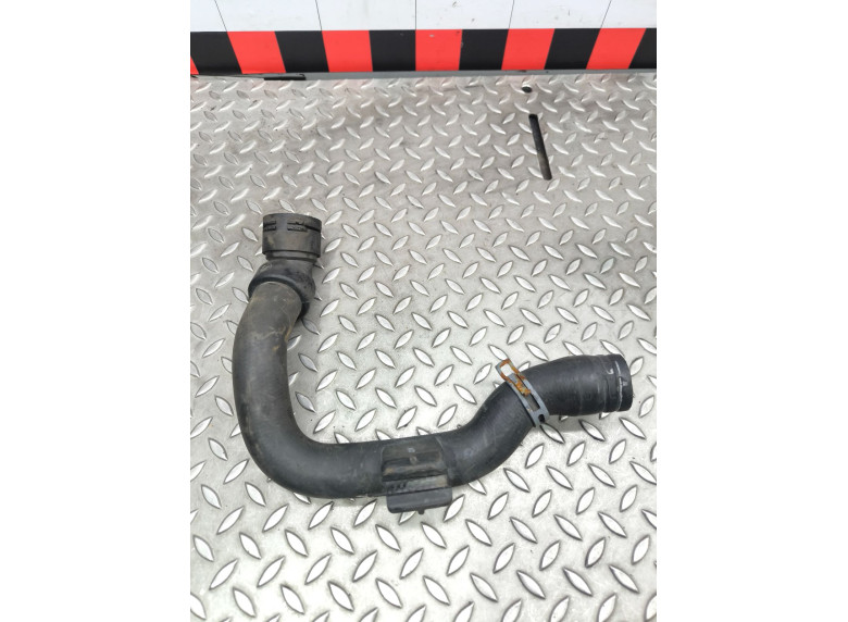 Патрубок радиатора к Volkswagen Passat, 2003г.