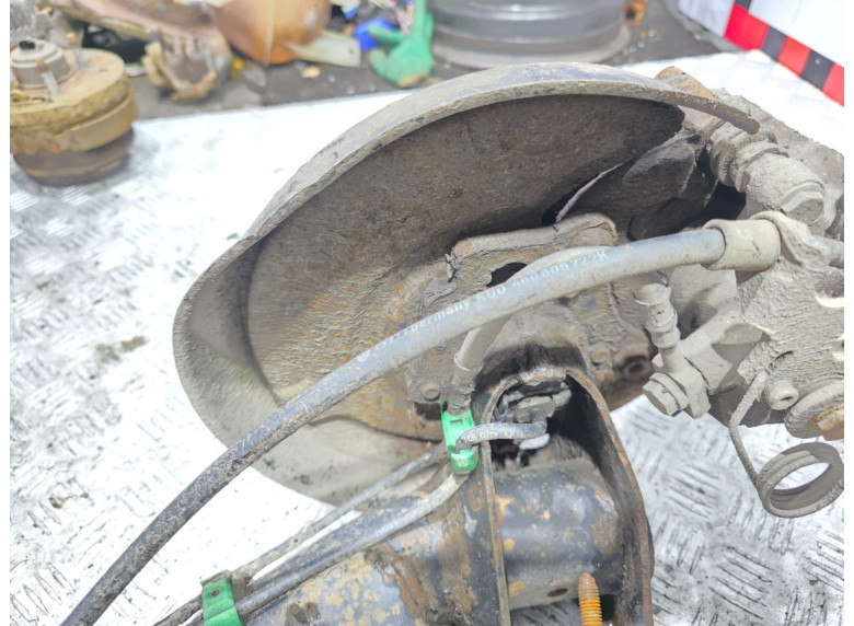 Кожух защитный тормозного диска к Audi A6, 2000г.