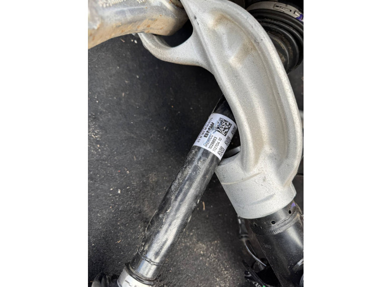 Кулак поворотный левый к BMW XM G09, 2024г.