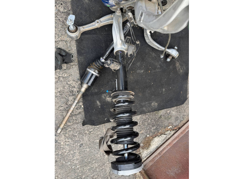 Кулак поворотный левый к BMW XM G09, 2024г.