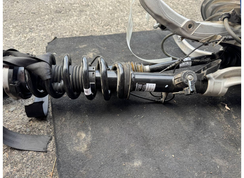 Кулак поворотный правый к BMW XM G09, 2024г.