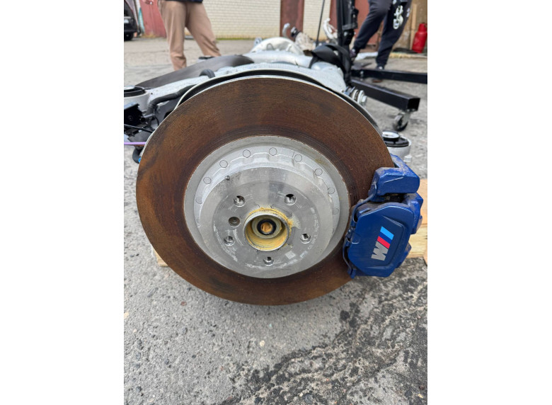 Суппорт передний правый к BMW XM G09, 2024г.