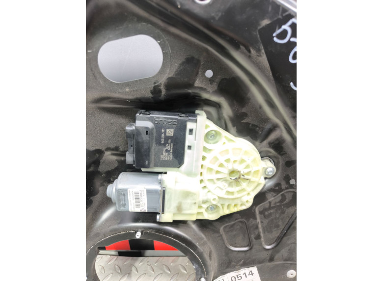 Стеклоподъемник электрический задний правый к Volkswagen Passat, 2008г.