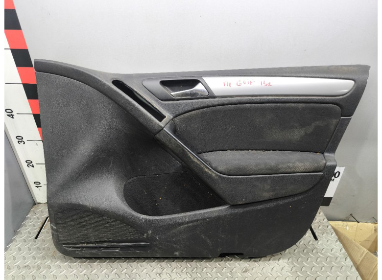 Обшивка двери передней правой (дверная карта) к Volkswagen Golf, 2013г.