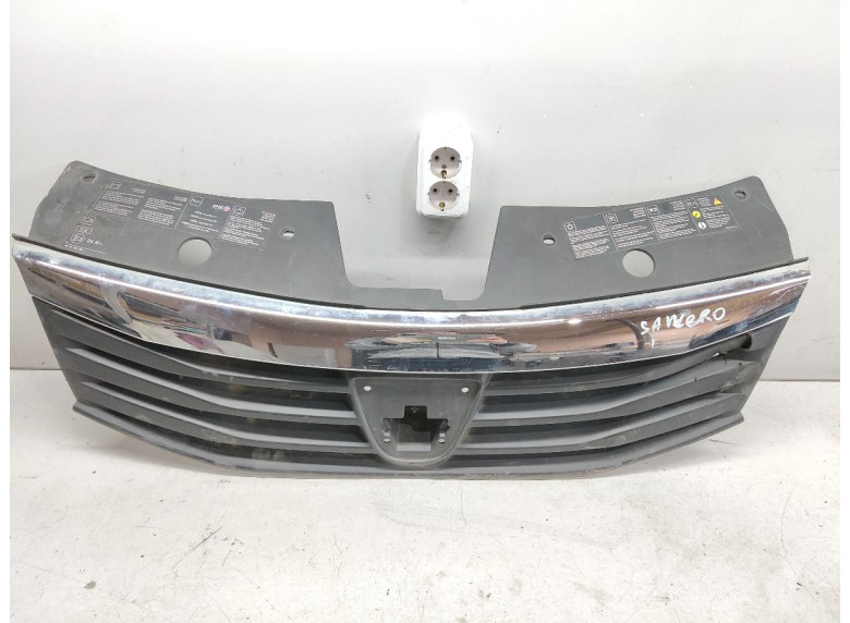 Решетка радиатора к Dacia Sandero, 2009г.