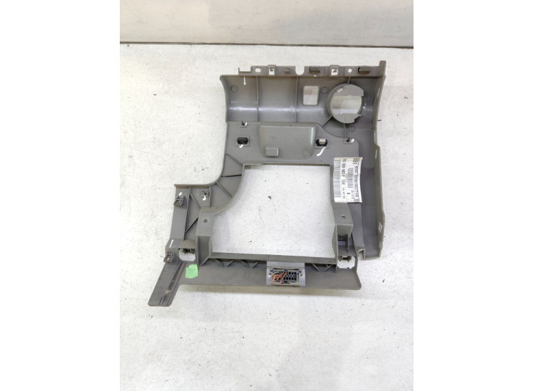 Накладка декоративная на торпедо к Seat Alhambra, 2004г.