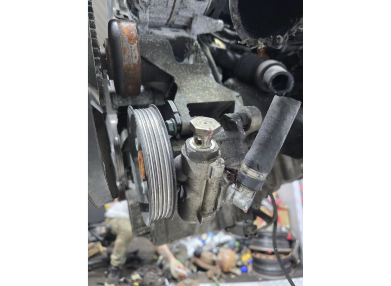 Насос гидроусилителя руля к Audi A4, 2001г.