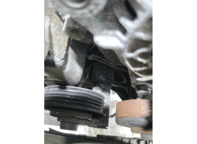 Натяжитель ремня генератора к Audi A4, 2001г.