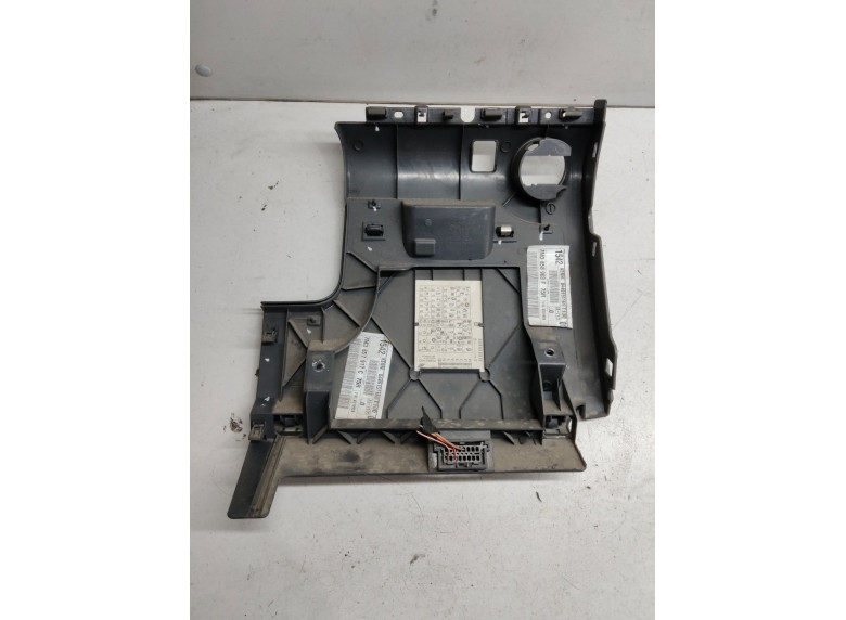 Накладка декоративная на торпедо к Seat Alhambra, 2004г.