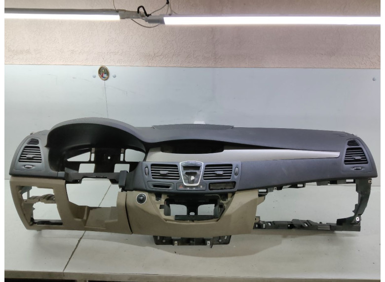 Панель передняя салона (торпедо) к Renault Laguna, 2010г.