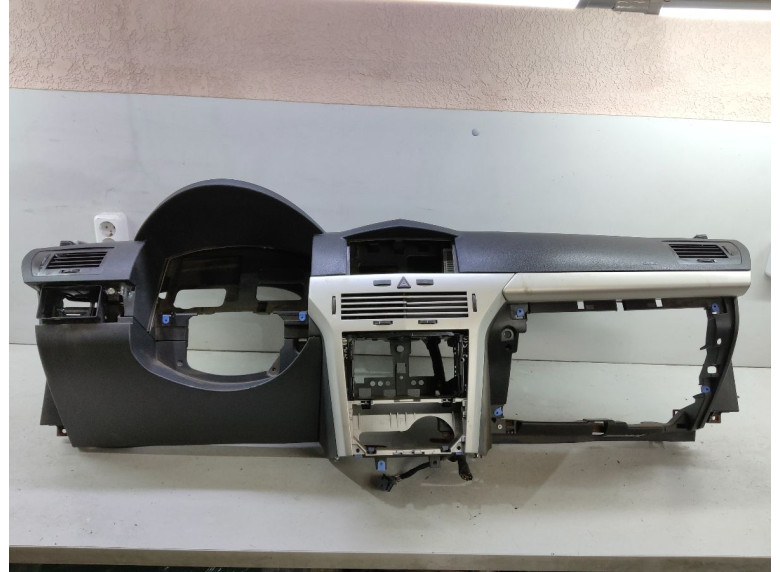 Панель передняя салона (торпедо) к Opel Astra, 2007г.