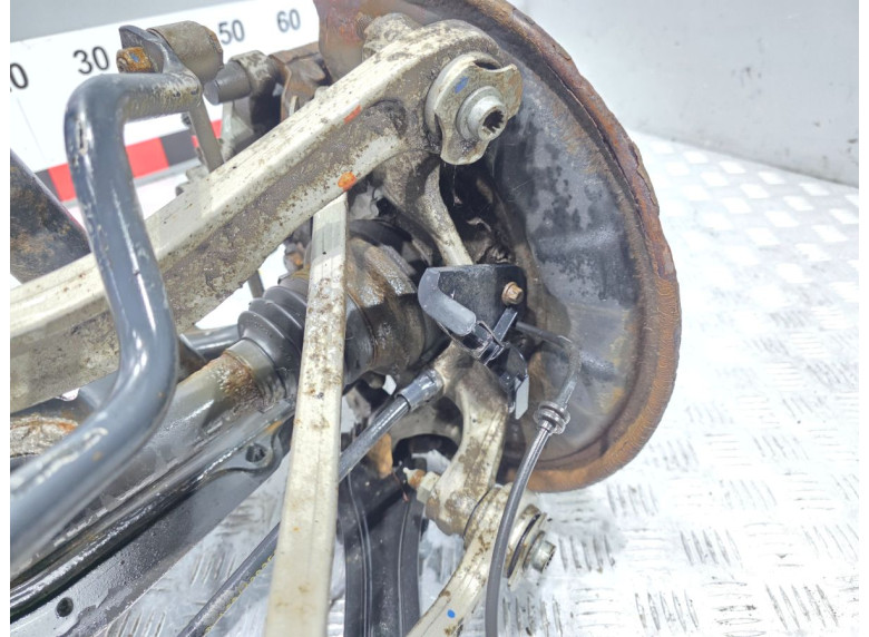 Ступица задняя левая к Mercedes C W204, 2011г.