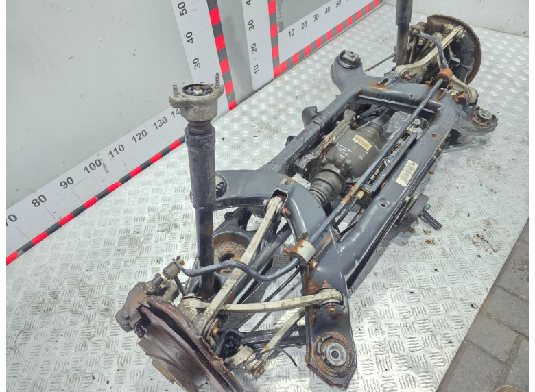 Балка подвески задняя к Mercedes C W204, 2011г.