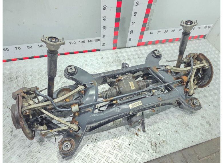 Балка подвески задняя к Mercedes C W204, 2011г.