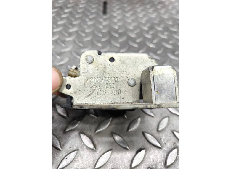 Замок двери задней левой к Mercedes Sprinter, 2008г.