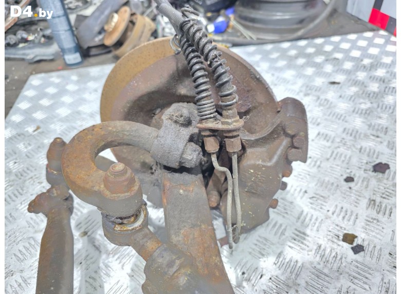 Кулак поворотный левый к DAF 400 undefined г.