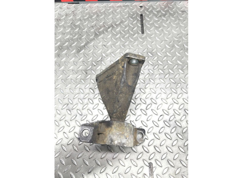 Кронштейн КПП к Audi A6, 2002г.