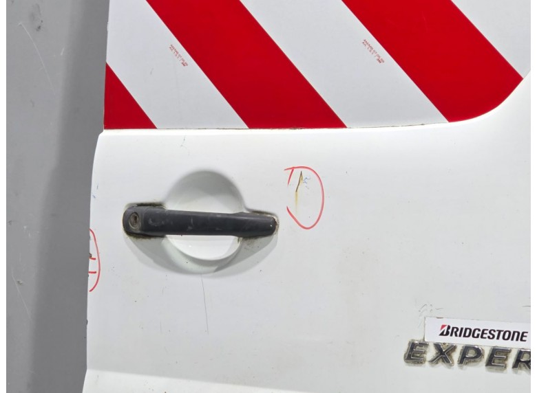 Ручка наружная распашной двери правой к Peugeot Expert