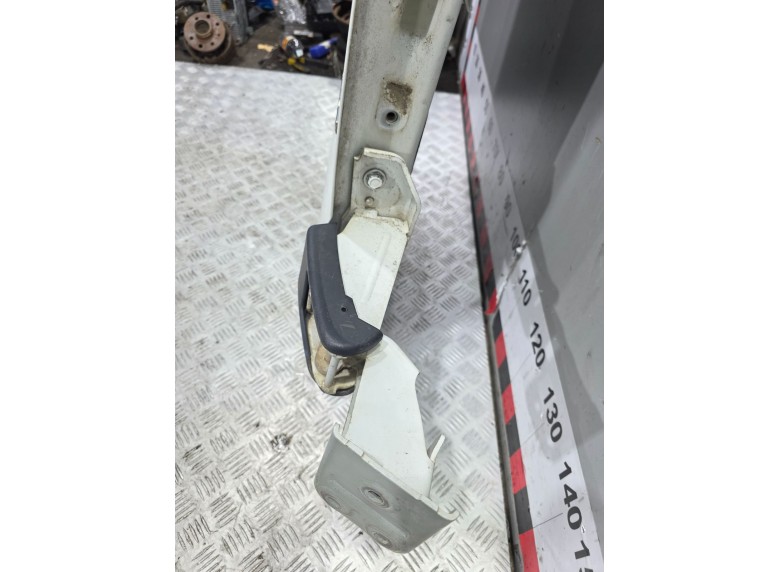 Петля двери задней правой к Peugeot Expert