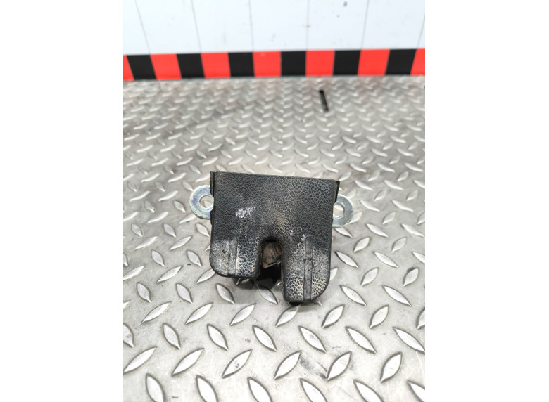 Замок багажника к Volkswagen Passat, 2009г.