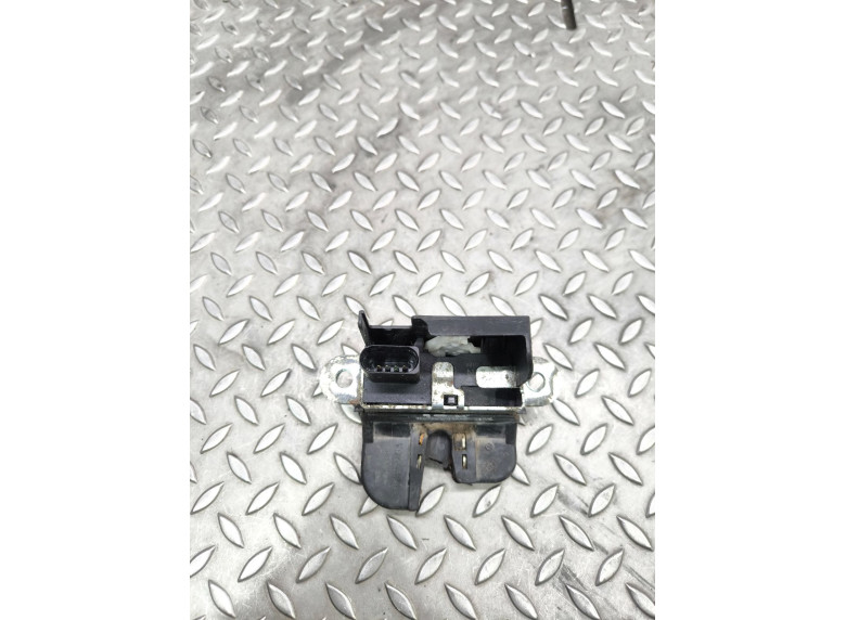 Замок багажника к Volkswagen Passat, 2009г.