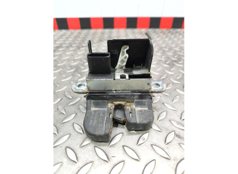 Замок багажника к Volkswagen Passat, 2009г.