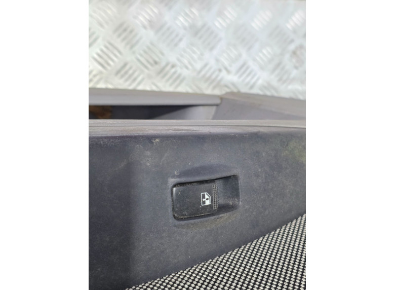 Кнопка стеклоподъемника переднего правого к Kia Picanto, 2007г.