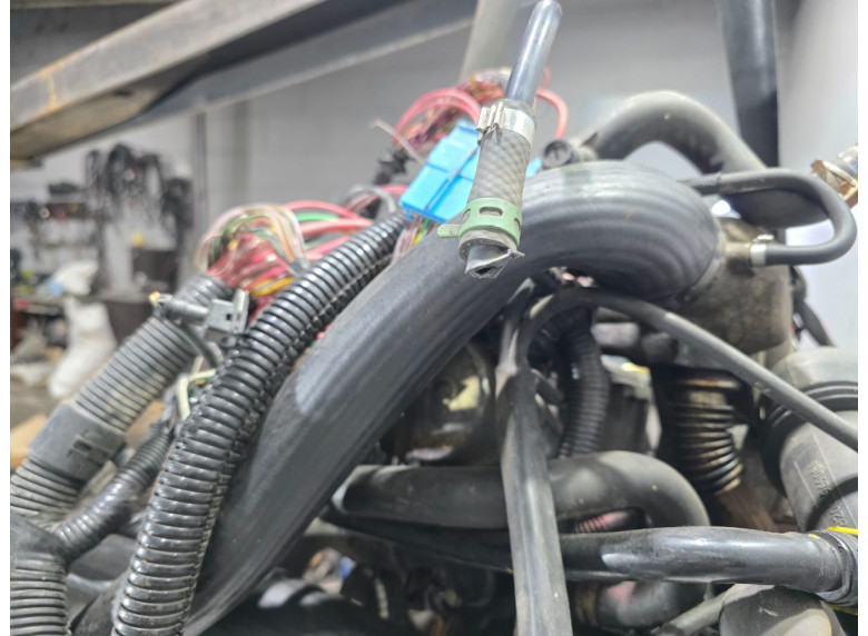 Патрубок интеркулера к Renault Trafic, 2004г.