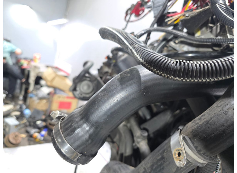 Патрубок интеркулера к Renault Trafic, 2004г.