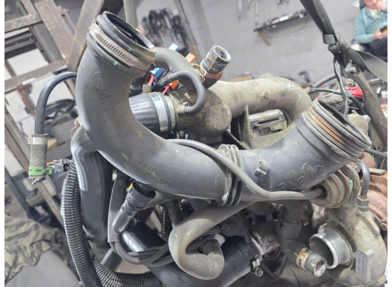 Патрубок турбины к Renault Trafic, 2004г.